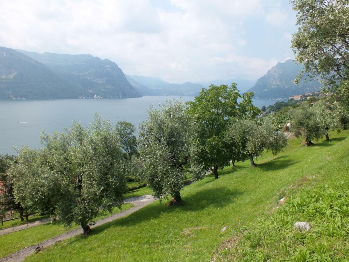 App. Monte Isola Vista Panoramica Villa Екстериор снимка